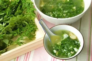 Rau chùm ngây nấu gì? Cách nấu canh rau chùm ngây ngon
